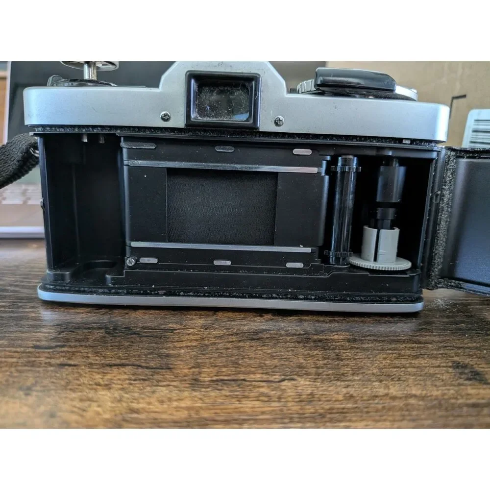 Vintage 1970 Minolta XG-9 35 mm film SLR camera MD Rokkor 50 mm f/1.7 lens AS IS